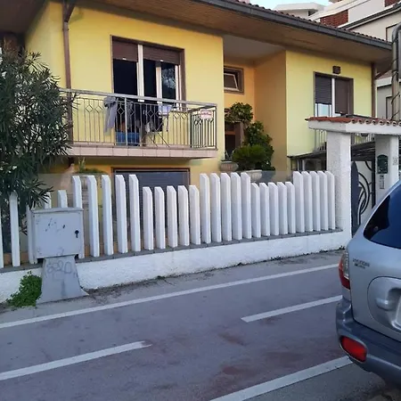 Charming In 30 M² Garden View フランカヴィッラ・アル・マーレ