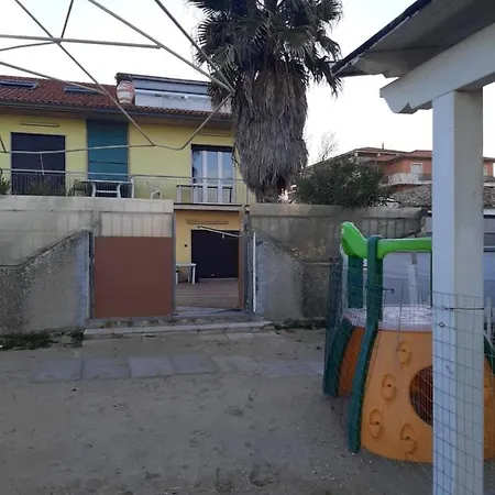 アパート Charming In 30 M² Garden View フランカヴィッラ・アル・マーレ